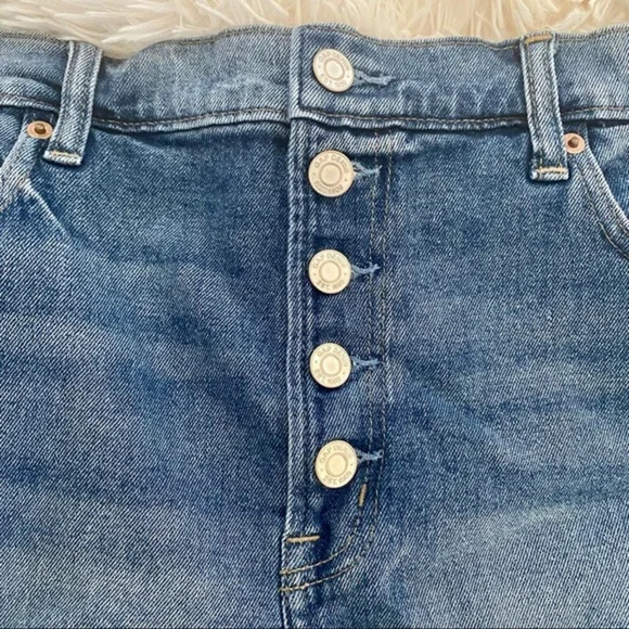 {preloved} Women’s GAP Button Fly Denim Shorts - Picture 3 of 5
